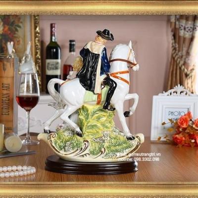 TƯỢNG HIỆP SĨ VÀ CÔ GÁI PHONG CÁCH CHÂU ÂU